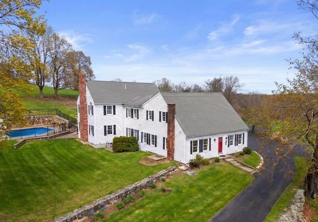 63 Uxbridge Rd, Sutton, Massachusetts, 3 Bedrooms Bedrooms, 9 Rooms Rooms,2.5 BathroomsBathrooms,Residential,For Sale,Uxbridge Rd,73505948