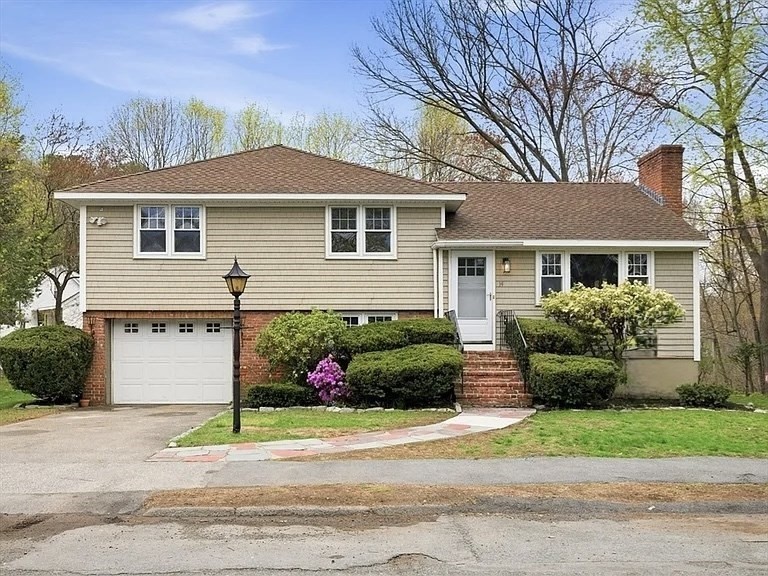 14 Sycamore Rd, Wakefield, Massachusetts, 4 Bedrooms Bedrooms, 8 Rooms Rooms,2 BathroomsBathrooms,Residential,For Sale,Sycamore Rd,73503785