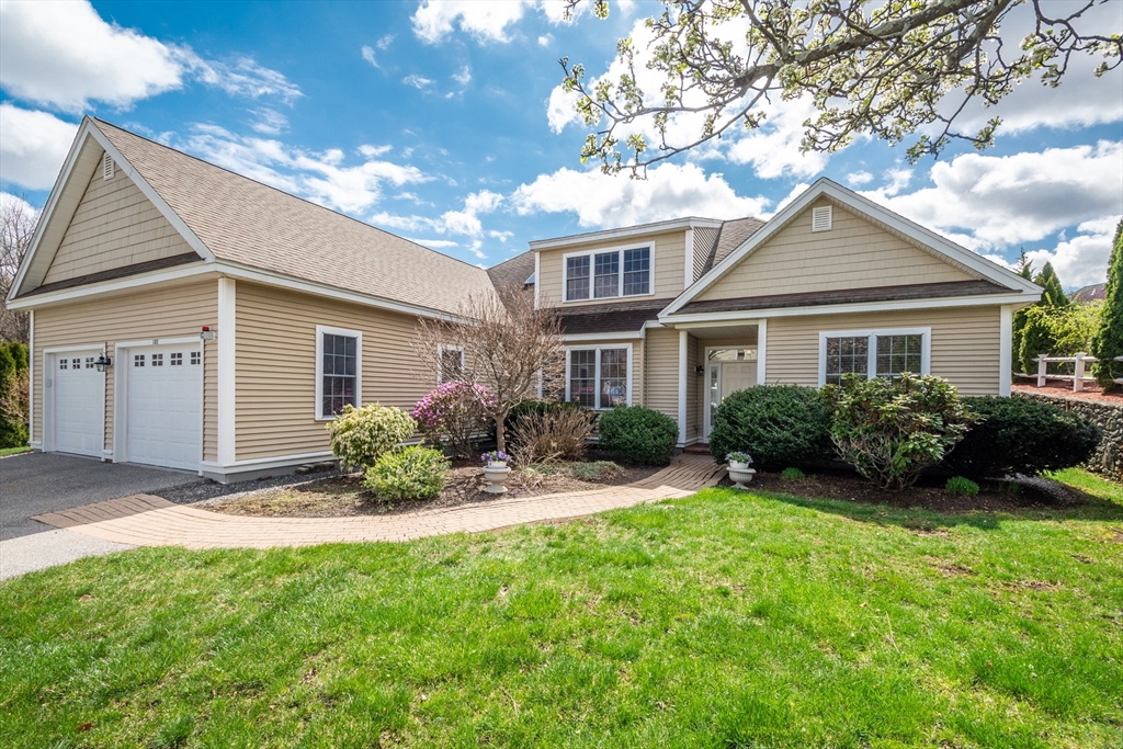 102 Candlewood Ln, Clinton, Massachusetts, 3 Bedrooms Bedrooms, 7 Rooms Rooms,3 BathroomsBathrooms,Residential,For Sale,Candlewood Ln,73505966