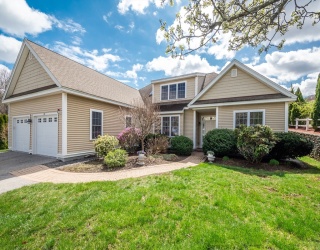 102 Candlewood Ln, Clinton, Massachusetts, 3 Bedrooms Bedrooms, 7 Rooms Rooms,3 BathroomsBathrooms,Residential,For Sale,Candlewood Ln,73505966