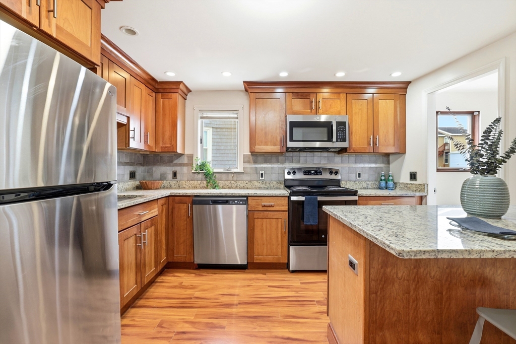 77 Swan St, Everett, Massachusetts, 9 Bedrooms Bedrooms, 18 Rooms Rooms,3 BathroomsBathrooms,Residential Income,For Sale,Swan St,73505706