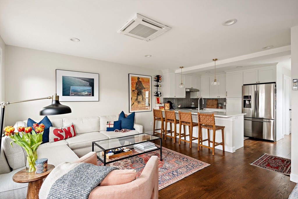 4 Crystal Pl, Boston, Massachusetts, 3 Bedrooms Bedrooms, 6 Rooms Rooms,2 BathroomsBathrooms,Residential,For Sale,Crystal Pl,73505981