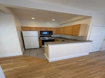 4-16 Humboldt Street, Boston, Massachusetts, 2 Bedrooms Bedrooms, 4 Rooms Rooms,1 BathroomBathrooms,Residential Lease,For Rent,Humboldt Street,73505986