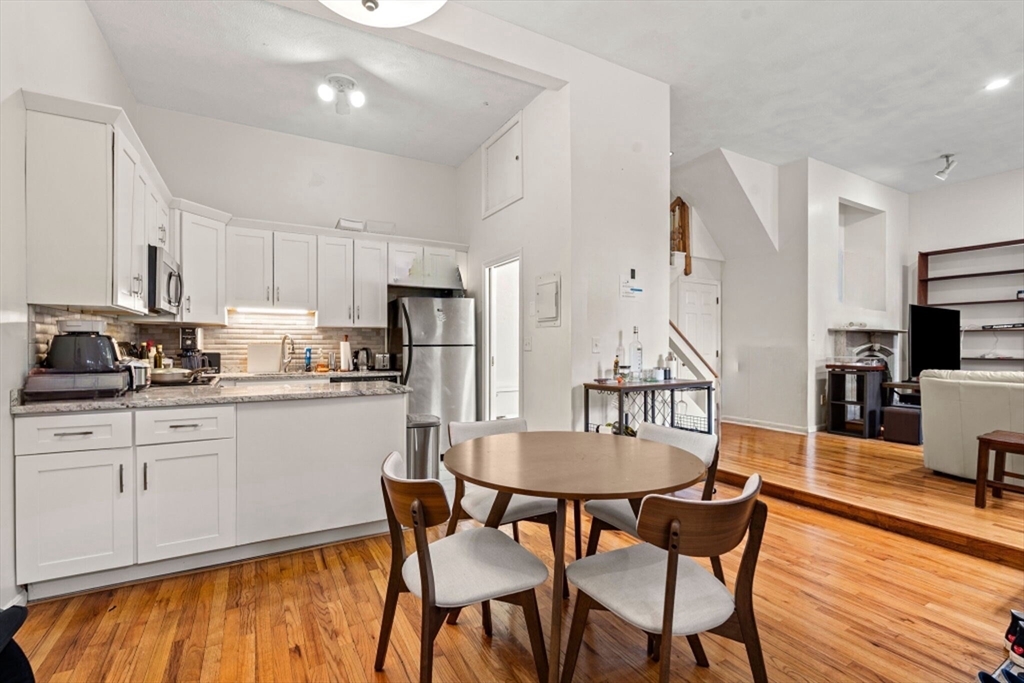 113 W Dedham St, Boston, Massachusetts, 2 Bedrooms Bedrooms, 5 Rooms Rooms,2.5 BathroomsBathrooms,Residential,For Sale,W Dedham St,73505976