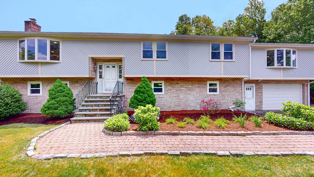 14 Tournament Rd, Natick, Massachusetts, 6 Bedrooms Bedrooms, 8 Rooms Rooms,4 BathroomsBathrooms,Residential,For Sale,Tournament Rd,73505967