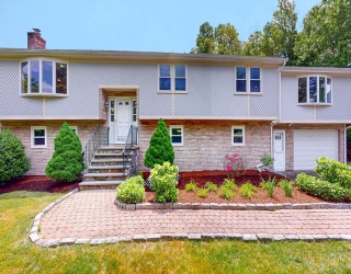 14 Tournament Rd, Natick, Massachusetts, 6 Bedrooms Bedrooms, 8 Rooms Rooms,4 BathroomsBathrooms,Residential,For Sale,Tournament Rd,73505967