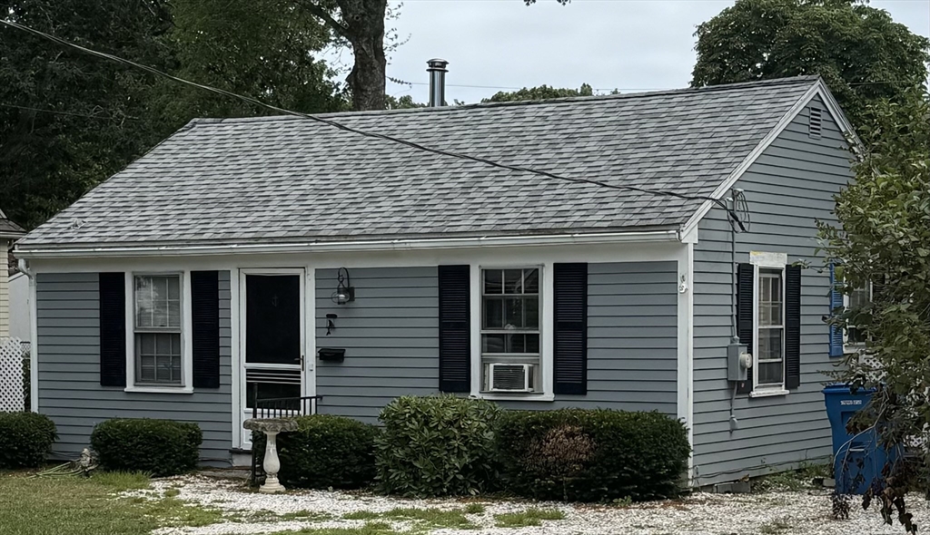59 Cedar, Falmouth, Massachusetts, 3 Bedrooms Bedrooms, 6 Rooms Rooms,1 BathroomBathrooms,Residential,For Sale,Cedar,73505820