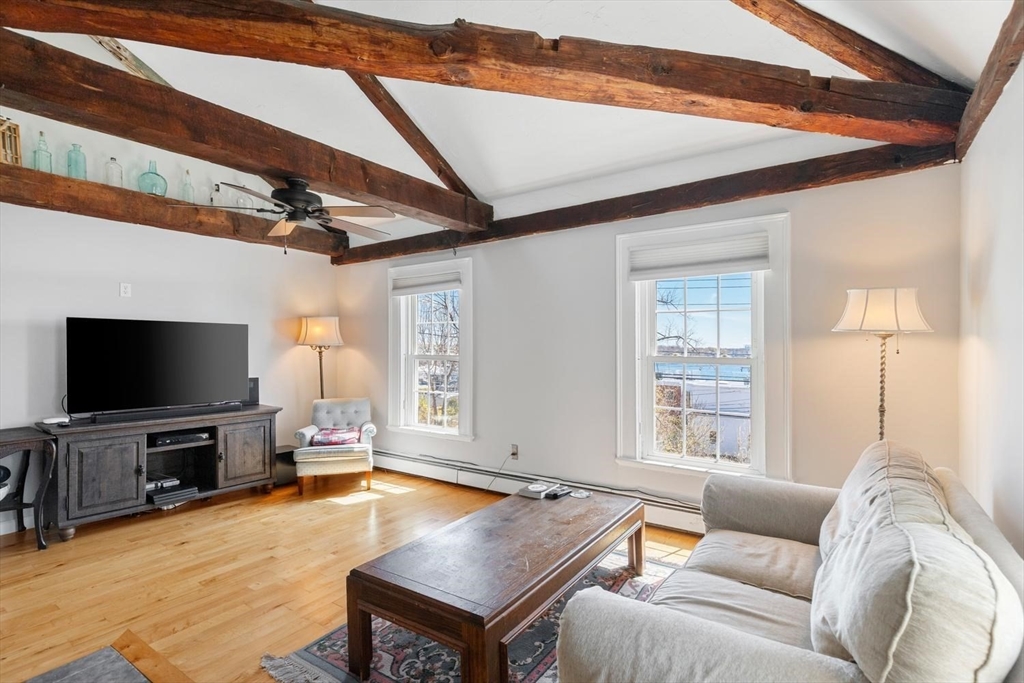 18-20 Front St, Beverly, Massachusetts, 2 Bedrooms Bedrooms, 5 Rooms Rooms,1 BathroomBathrooms,Residential,For Sale,Front St,73505974