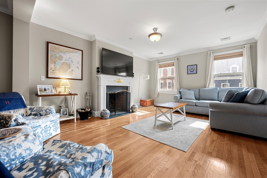 57 High St, Boston, Massachusetts, 2 Bedrooms Bedrooms, 5 Rooms Rooms,2 BathroomsBathrooms,Residential,For Sale,High St,73505971