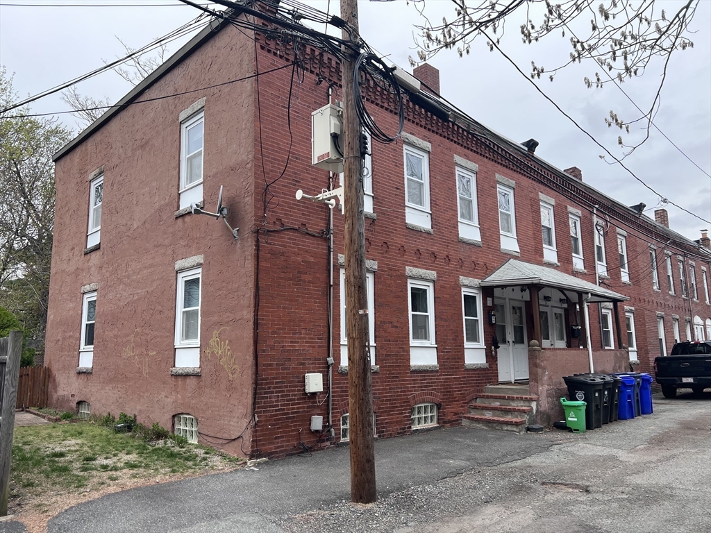 2-4 Holmes St, Boston, Massachusetts, 4 Bedrooms Bedrooms, 8 Rooms Rooms,2 BathroomsBathrooms,Residential Income,For Sale,Holmes St,73505963