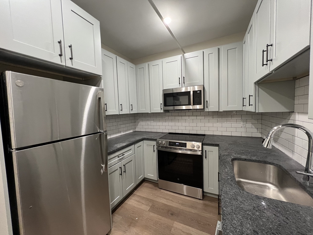 160 Seabury St, Fall River, Massachusetts, 2 Bedrooms Bedrooms, 5 Rooms Rooms,1 BathroomBathrooms,Residential Lease,For Rent,Seabury St,73506036