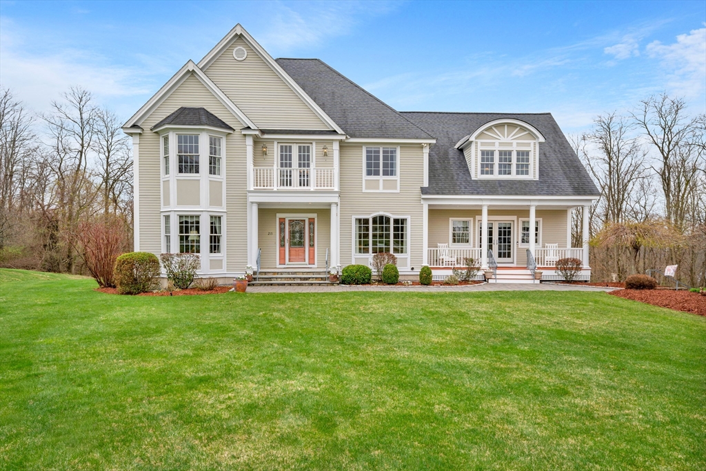 215 Lexington Road, Dracut, Massachusetts, 4 Bedrooms Bedrooms, 10 Rooms Rooms,3.5 BathroomsBathrooms,Residential,For Sale,Lexington Road,73506042