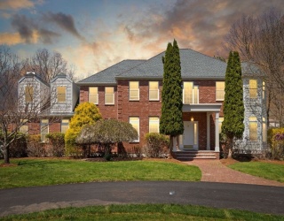 7 Dry Pond Rd, Sharon, Massachusetts, 5 Bedrooms Bedrooms, 12 Rooms Rooms,4.5 BathroomsBathrooms,Residential,For Sale,Dry Pond Rd,73506051