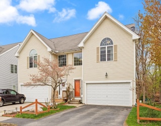 18 Meena Dr, Worcester, Massachusetts, 3 Bedrooms Bedrooms, 5 Rooms Rooms,2.5 BathroomsBathrooms,Residential,For Sale,Meena Dr,73506027