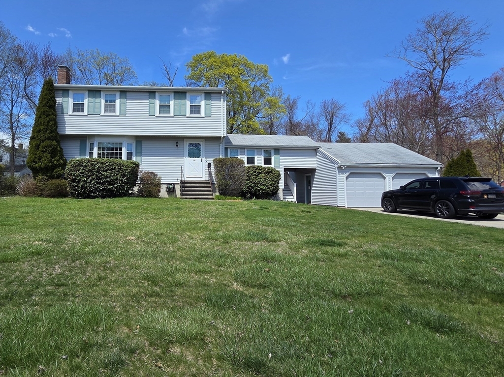 18 Lintric Dr, Weymouth, Massachusetts, 4 Bedrooms Bedrooms, 9 Rooms Rooms,1.5 BathroomsBathrooms,Residential,For Sale,Lintric Dr,73506008