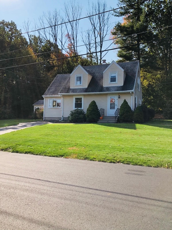 14 Elmwood Dr, Northborough, Massachusetts, 3 Bedrooms Bedrooms, 7 Rooms Rooms,2 BathroomsBathrooms,Residential,For Sale,Elmwood Dr,73506053