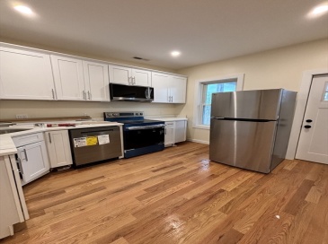 125 Central Ave, Chelsea, Massachusetts, 3 Bedrooms Bedrooms, 5 Rooms Rooms,1 BathroomBathrooms,Residential Lease,For Rent,Central Ave,73506072