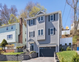 20 College Farm Rd, Waltham, Massachusetts, 4 Bedrooms Bedrooms, 7 Rooms Rooms,4.5 BathroomsBathrooms,Residential,For Sale,College Farm Rd,73506081