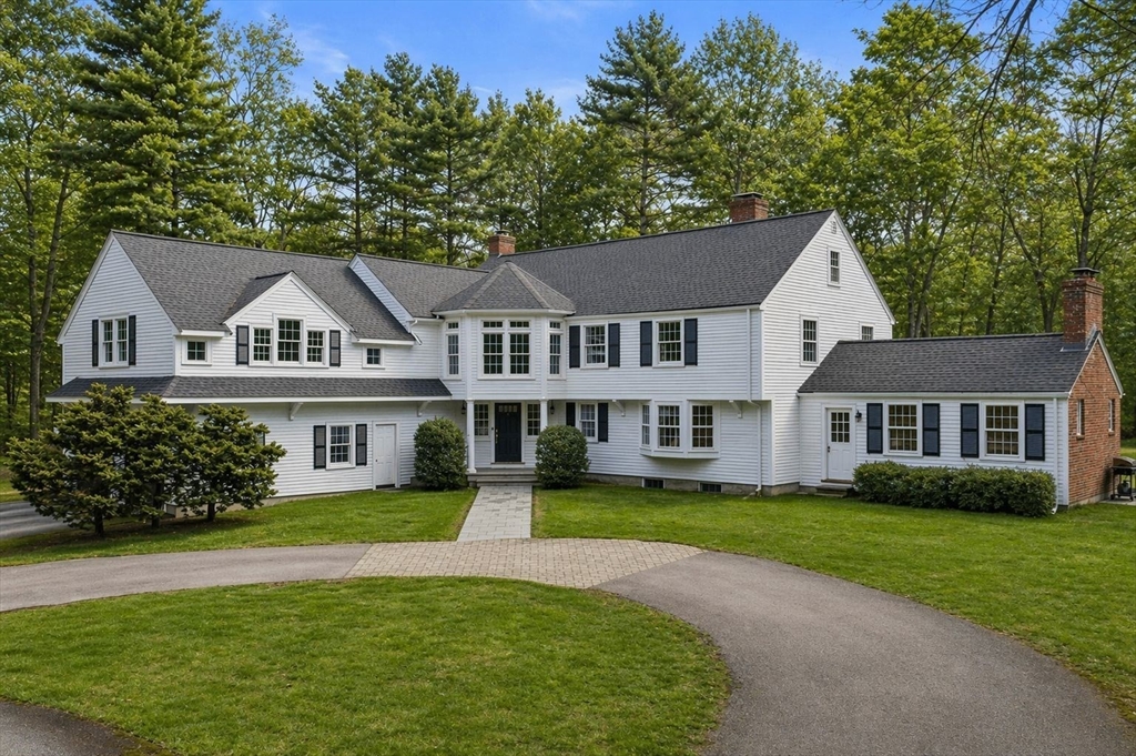 28 Centre St, Dover, Massachusetts, 5 Bedrooms Bedrooms, 12 Rooms Rooms,3.5 BathroomsBathrooms,Residential,For Sale,Centre St,73505778