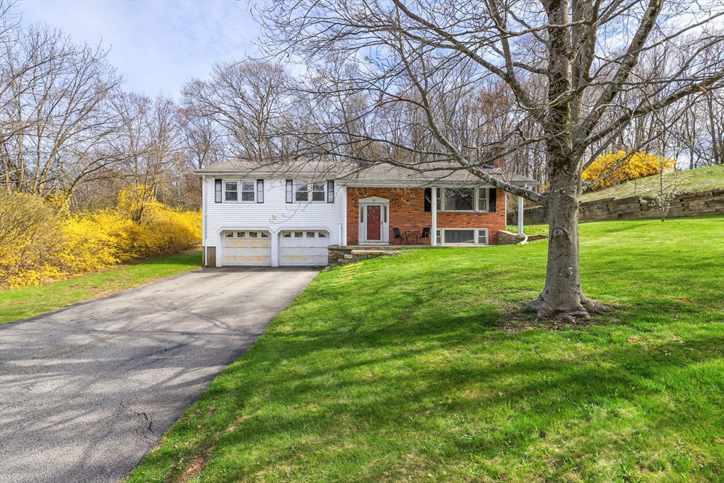 6 Lerner Dr, Dudley, Massachusetts, 3 Bedrooms Bedrooms, 6 Rooms Rooms,2 BathroomsBathrooms,Residential,For Sale,Lerner Dr,73506290