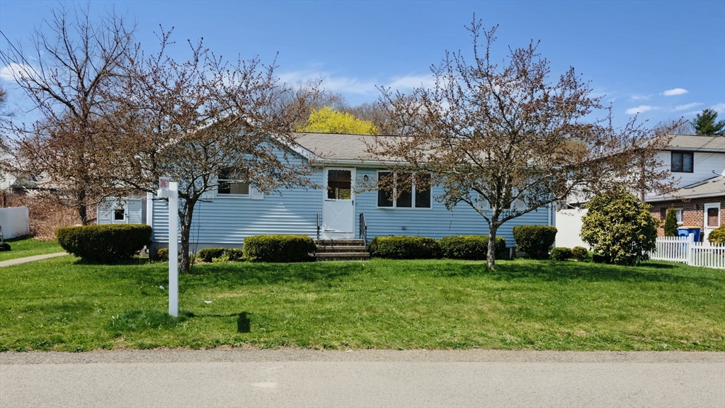 10 N Glenway Ave, Randolph, Massachusetts, 3 Bedrooms Bedrooms, 6 Rooms Rooms,1 BathroomBathrooms,Residential,For Sale,N Glenway Ave,73506289