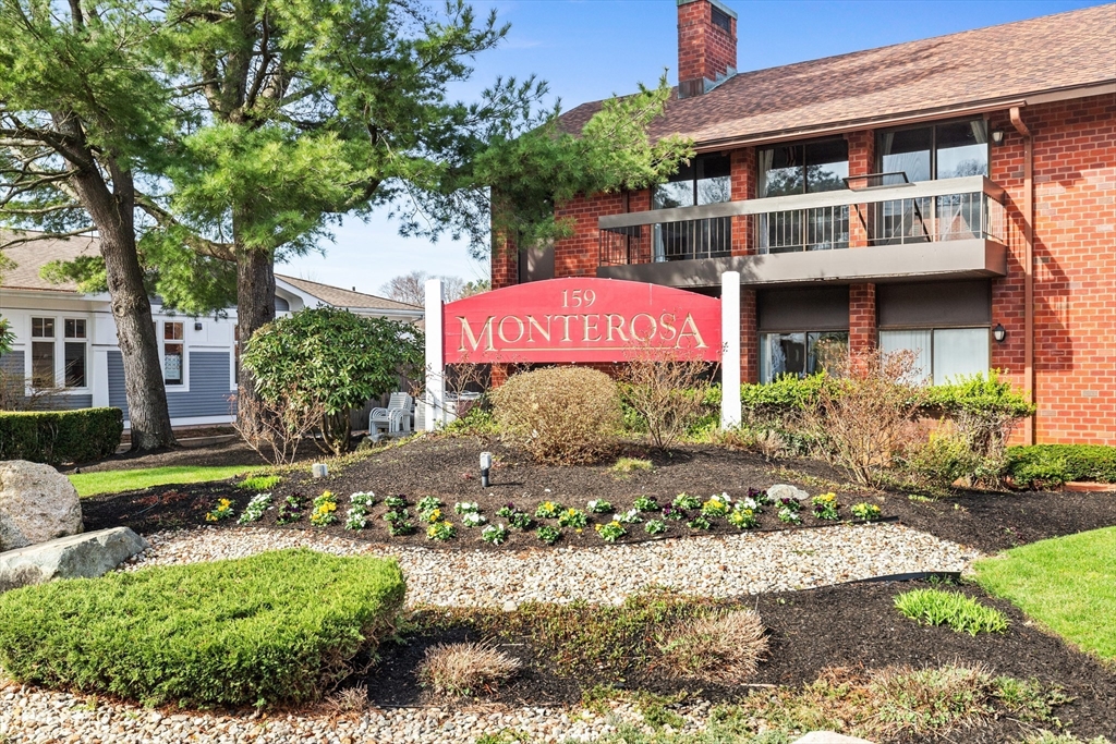 159 Main Street, Stoneham, Massachusetts, 2 Bedrooms Bedrooms, 5 Rooms Rooms,2 BathroomsBathrooms,Residential,For Sale,Main Street,73506294