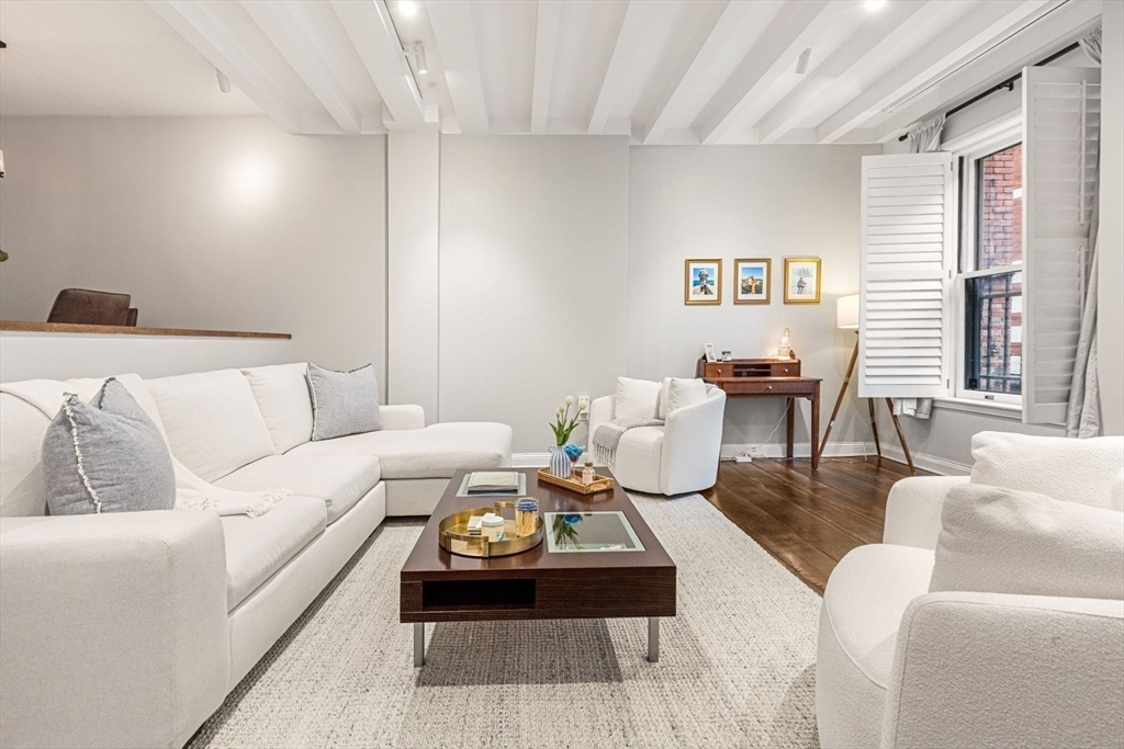 48 Beacon St, Boston, Massachusetts, 2 Bedrooms Bedrooms, 5 Rooms Rooms,1.5 BathroomsBathrooms,Residential,For Sale,Beacon St,73506331