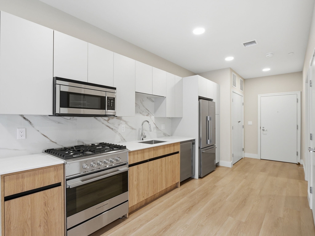 249 Corey Rd, Boston, Massachusetts, 3 Bedrooms Bedrooms, 6 Rooms Rooms,2 BathroomsBathrooms,Residential Lease,For Rent,Corey Rd,73506139