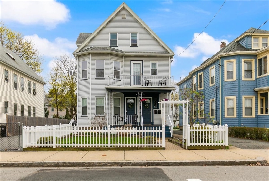 50-52 Bainbridge St., Malden, Massachusetts, 6 Bedrooms Bedrooms, 13 Rooms Rooms,3 BathroomsBathrooms,Residential Income,For Sale,Bainbridge St.,73504028
