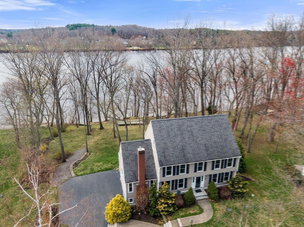 16 Merrimack River Rd, Groveland, Massachusetts, 4 Bedrooms Bedrooms, 8 Rooms Rooms,2.5 BathroomsBathrooms,Residential,For Sale,Merrimack River Rd,73506141