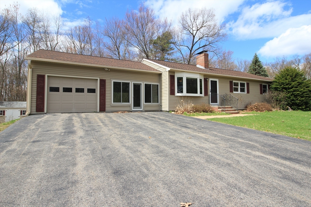 199 Ridgewood Dr, Leominster, Massachusetts, 3 Bedrooms Bedrooms, 5 Rooms Rooms,1.5 BathroomsBathrooms,Residential,For Sale,Ridgewood Dr,73506181