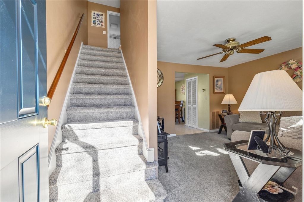 94 Durham Road, Dedham, Massachusetts, 2 Bedrooms Bedrooms, 4 Rooms Rooms,1.5 BathroomsBathrooms,Residential,For Sale,Durham Road,73506177