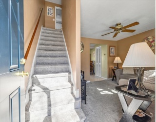 94 Durham Road, Dedham, Massachusetts, 2 Bedrooms Bedrooms, 4 Rooms Rooms,1.5 BathroomsBathrooms,Residential,For Sale,Durham Road,73506177