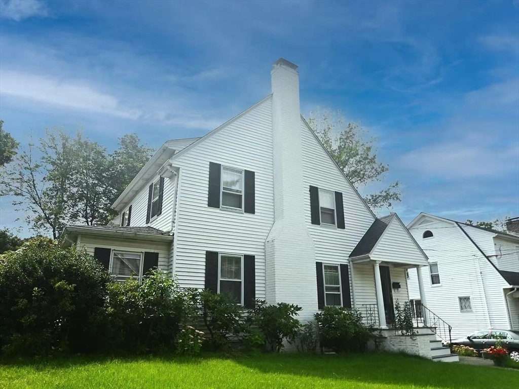 142 Jackson, Newton, Massachusetts, 3 Bedrooms Bedrooms, 7 Rooms Rooms,1.5 BathroomsBathrooms,Residential Lease,For Rent,Jackson,73506210