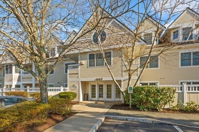 663 Lowell Street, Lexington, Massachusetts, 2 Bedrooms Bedrooms, 5 Rooms Rooms,2.5 BathroomsBathrooms,Residential,For Sale,Lowell Street,73506222