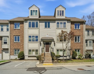 63 Maple St, Canton, Massachusetts, 2 Bedrooms Bedrooms, 5 Rooms Rooms,2 BathroomsBathrooms,Residential,For Sale,Maple St,73506241