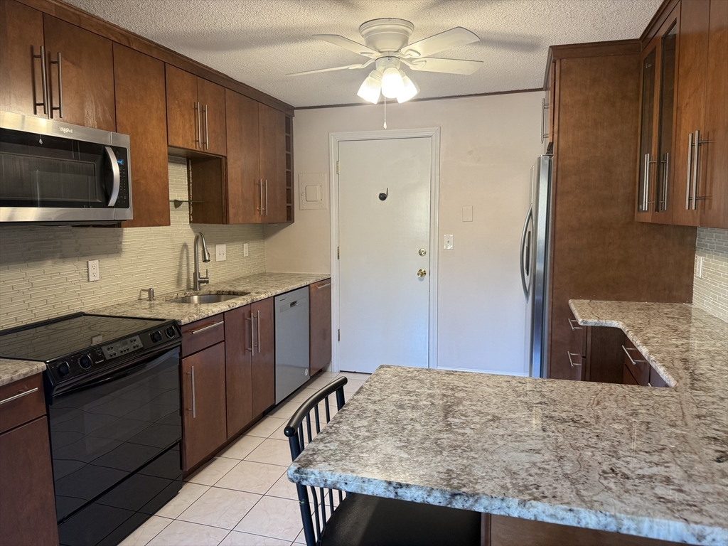 52 Purchase, Danvers, Massachusetts, 2 Bedrooms Bedrooms, 4 Rooms Rooms,1 BathroomBathrooms,Residential Lease,For Rent,Purchase,73506245