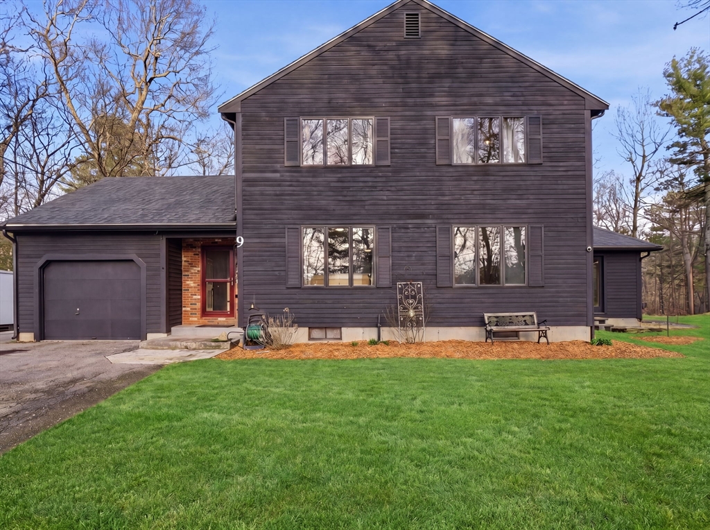 9 Piedmont St, Middleton, Massachusetts, 4 Bedrooms Bedrooms, 10 Rooms Rooms,2.5 BathroomsBathrooms,Residential,For Sale,Piedmont St,73506098