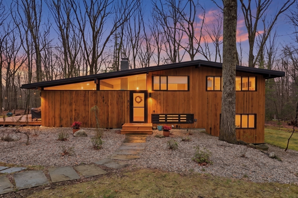 5 Gould Rd, Lexington, Massachusetts, 4 Bedrooms Bedrooms, 8 Rooms Rooms,2.5 BathroomsBathrooms,Residential,For Sale,Gould Rd,73506012