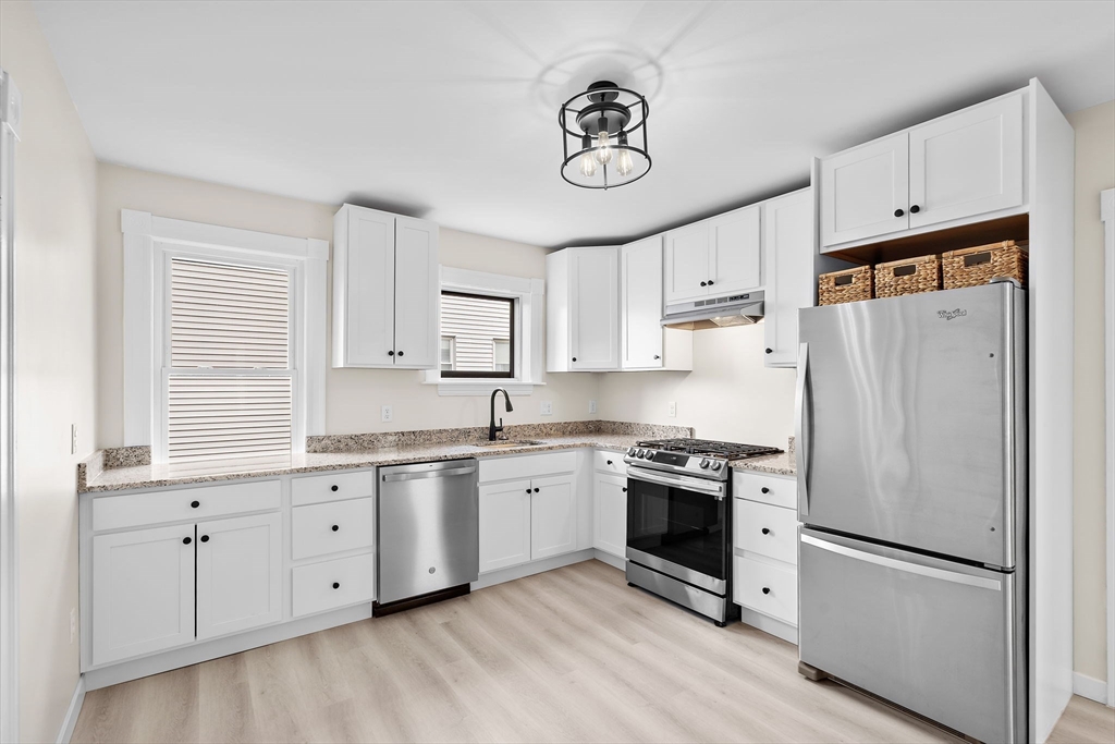 15-17 Hull St, Belmont, Massachusetts, 2 Bedrooms Bedrooms, 5 Rooms Rooms,1 BathroomBathrooms,Residential,For Sale,Hull St,73506110