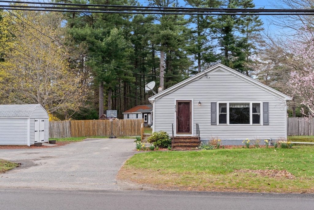 37 Anderson Ave, Middleboro, Massachusetts, 3 Bedrooms Bedrooms, 5 Rooms Rooms,1 BathroomBathrooms,Residential,For Sale,Anderson Ave,73505898