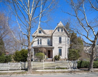 23 Columbia Street, Watertown, Massachusetts, 4 Bedrooms Bedrooms, 10 Rooms Rooms,3 BathroomsBathrooms,Residential,For Sale,Columbia Street,73506270