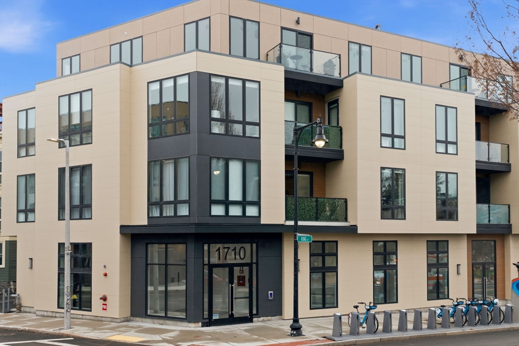 1710 Dorchester Avenue, Boston, Massachusetts, 2 Bedrooms Bedrooms, 3 Rooms Rooms,2 BathroomsBathrooms,Residential,For Sale,Dorchester Avenue,73505900