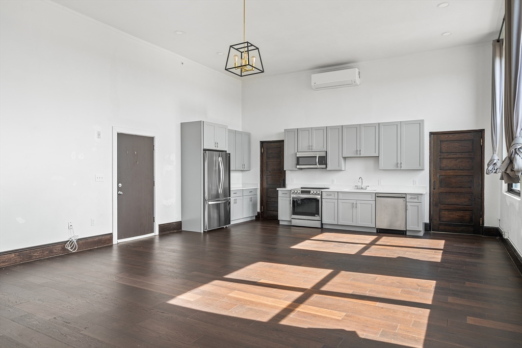 90 Washington Street, Taunton, Massachusetts, 1 Bedroom Bedrooms, 3 Rooms Rooms,1 BathroomBathrooms,Residential,For Sale,Washington Street,73505751