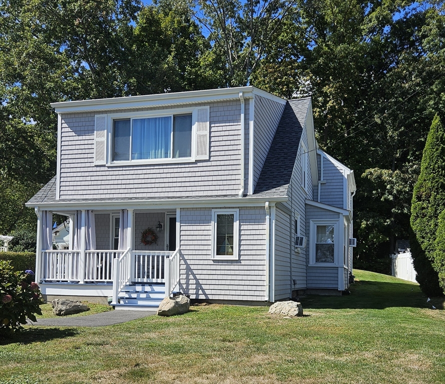 341 Seaview Avenue, Swansea, Massachusetts, 3 Bedrooms Bedrooms, 7 Rooms Rooms,1.5 BathroomsBathrooms,Residential,For Sale,Seaview Avenue,73505907