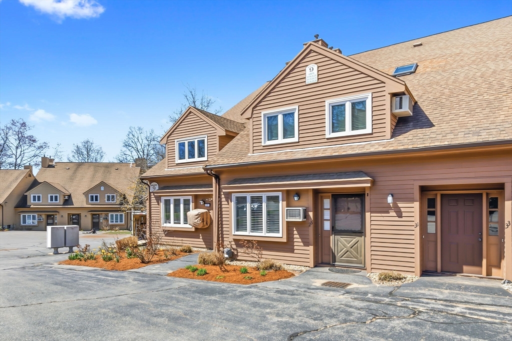 25 Casablanca Ct, Haverhill, Massachusetts, 2 Bedrooms Bedrooms, 5 Rooms Rooms,1.5 BathroomsBathrooms,Residential,For Sale,Casablanca Ct,73505908