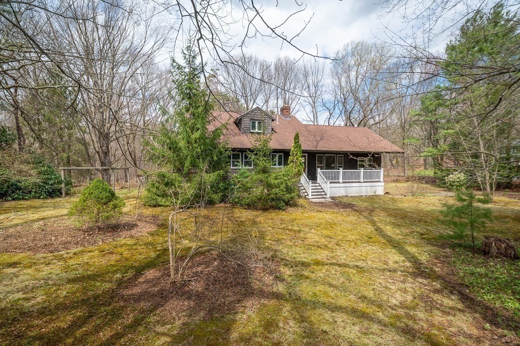 140 Gardner Street, Hamilton, Massachusetts, 3 Bedrooms Bedrooms, 7 Rooms Rooms,2 BathroomsBathrooms,Residential,For Sale,Gardner Street,73505728