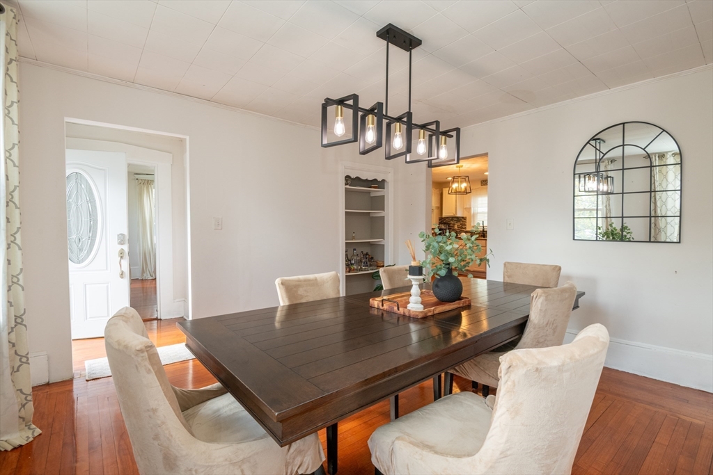 142 Brookline St, Lynn, Massachusetts, 3 Bedrooms Bedrooms, 9 Rooms Rooms,1.5 BathroomsBathrooms,Residential,For Sale,Brookline St,73506189