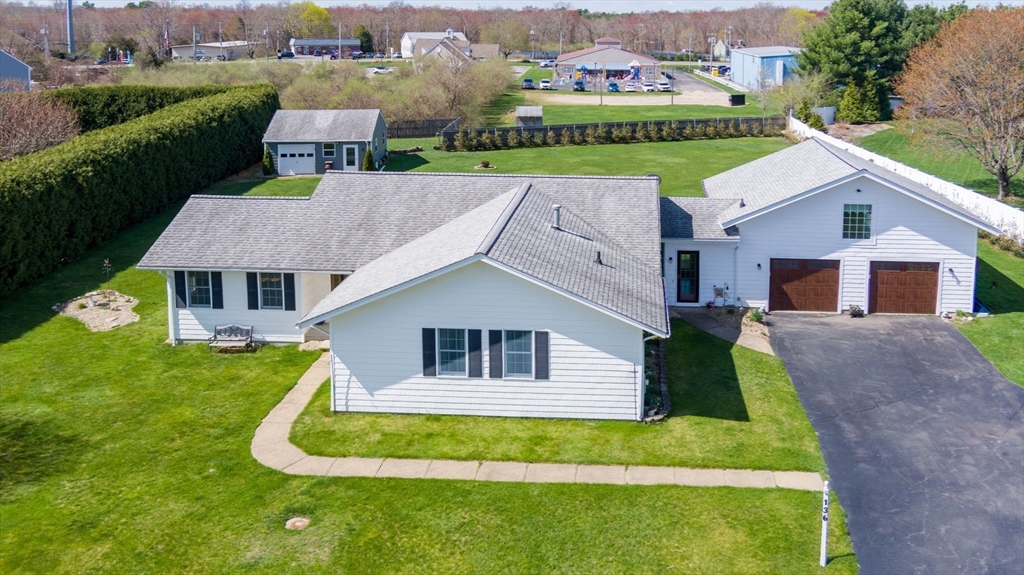 136 Old Fall River Road, Swansea, Massachusetts, 2 Bedrooms Bedrooms, 8 Rooms Rooms,3 BathroomsBathrooms,Residential,For Sale,Old Fall River Road,73506330