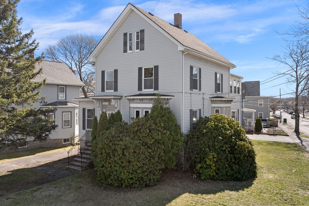 495 Central St, Saugus, Massachusetts, 5 Bedrooms Bedrooms, 12 Rooms Rooms,3 BathroomsBathrooms,Residential Income,For Sale,Central St,73506365